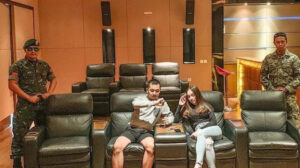 Gaya Pacaran Artis Mermaid in Love Elina Joerg, Dikawal TNI Hingga Dihadiahi Mobil Mewah
