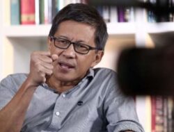 Rocky Gerung Sebut Mahfud MD Bakal Jadi Menteri Pertama Kena Reshuffle, Ini Alasannya