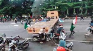 Aksi Tolak Habib Rizieq Kocar-Kacir Diserang Batu dan Panah, FPI Kota Makassar Bantah Terlibat