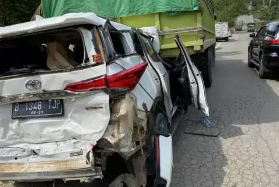 Mobil Ringsek Tergencet, Wakil Ketua DPD RI Mahyudin dan Istri Selamat Dalam Kecelakaan di Kaltim
