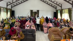 Politisi Golkar Bagikan 15 Alat Marawis, 20 Tenda dan 1.000 Kursi di Tanjungpinang