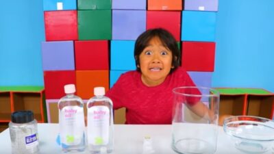 Raup Rp.416 Miliar, Bocah Ini Jadi Youtuber Berpenghasilan Tertinggi Tahun 2020