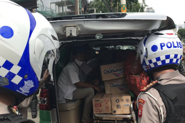 Angkut Makanan dan Minuman Peserta Aksi 1812, Sopir Ambulans Ditangkap Polisi