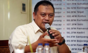 Pertanyakan Tindakan Tegas Terukur, Pakar Hukum UI: Kenapa Polisi Tak Menembak Kaki?