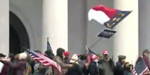 Mengejutkan! Ada Bendera Merah Putih di Aksi Kerusuhan Capitol Hill, Ini Penjelasannya