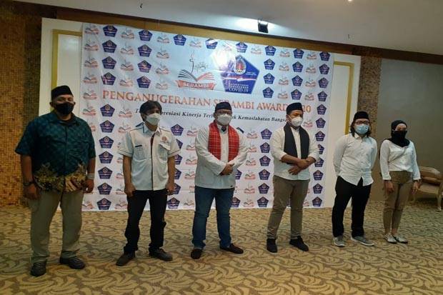 Serikat Mahasiswa Betawi Anugerahi Anies Baswedan Gubernur Inspirasi Indonesia