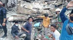 Duh! Korban Gempa Mamuju Nekat Cari Kartu Keluarga Demi Dapat Bantuan Pemerintah