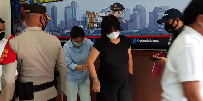 Heboh! Pasangan Beradegan Mesum di Halte Kramat Raya, Si Perempuan Diupahi Rp.22.000