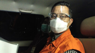 Korupsi Paling Brutal di Muka Bumi, Adhie Massardi Usul Eks Mensos Juliari Dihukum Suntik Mati
