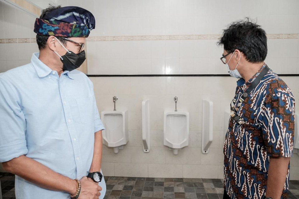 Disuruh Bersihkan Toilet Tempat Wisata Oleh Luhut, Sandiaga Uno Merasa Terhormat