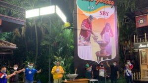 Ekonomi Makin Sulit, SBY Banting Stir Dagang Nasi Goreng di Café Lavani