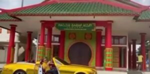 Wow! Pendiri Masjid Babah Alun Ini Dapat Angpao Rolls Royce Seharga Rp.10 Miliar Dari Habib Ali