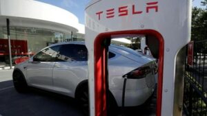 Tesla Pilih India Daripada Indonesia, GMNI: Bukti Gagalnya UU Cipta Kerja Tarik Investasi