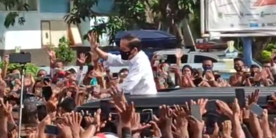 Kerumunan Sambut Jokowi di Maumere Mirip Saat Habib Rizieq Pulang Dari Arab, Istana Membantah
