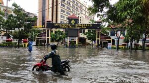 Banjir Semarang Rendam 76 Kelurahan di 10 Kecamatan, 1 Orang Tewas Kesetrum