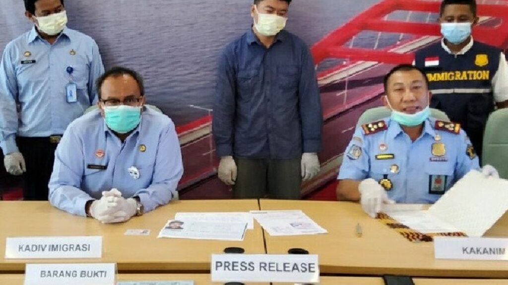10 Tahun Tinggal Ilegal di Indonesia, WN China Pakai Nama Muhamad Benny Ditangkap di Jayapura