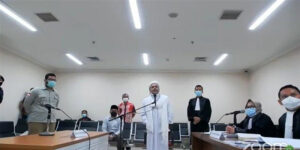 Eksepsi Habib Rizieq Shihab: Mengetuk Pintu Langit, Menolak Kezaliman