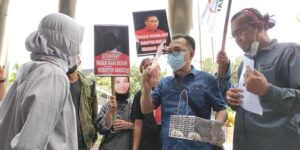 ProDem Desak KPK Segera Tangkap Herman Herry dan Madam Maha Berani Koruptor Bansos