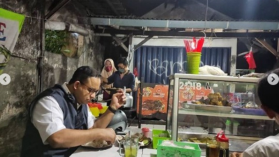 Blusukan ke Warung Pecel Lele di Lebak Bulus, Anies : Kota Ini Penuh Orang Tangguh