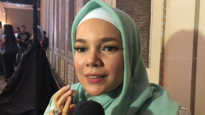 Ungkap Alasan Peluk Islam, Dewi Sandra: Agama Yang Masuk Logika dan Menyentuh Hati