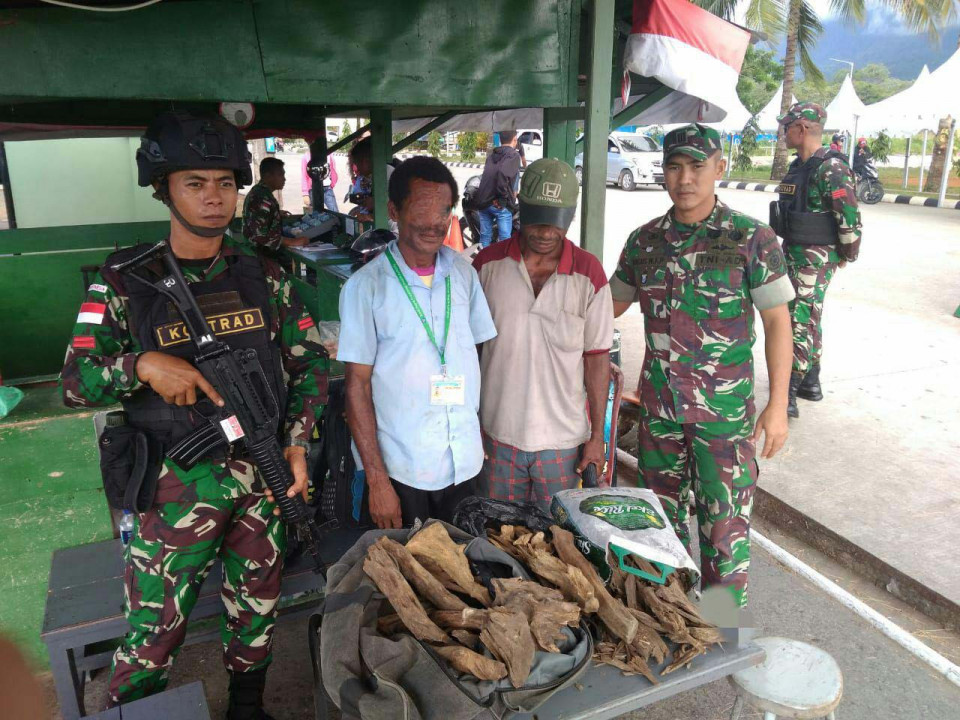 Kementerian LHK dan TNI AL Gagalkan Penyelundupan 1,9 Ton Lebih Kayu Gaharu di Ambon