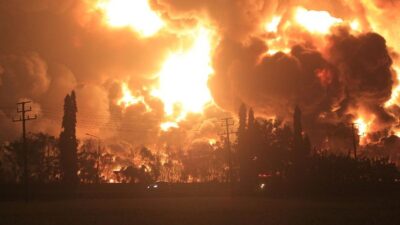 Kebakaran Kilang Pertamina Sebabkan Hampir 1.000 Warga Balongan Mengungsi