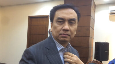 Keluar Negeri Tanpa Dokumen, Effendi Simbolon: Pemerintah Dalam Tanda Petik Main Mata Juga