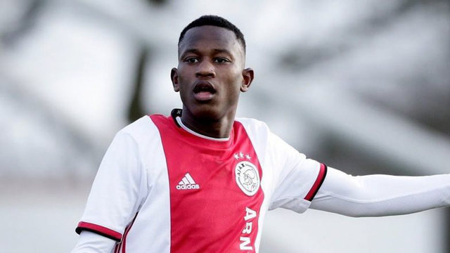 Neraysho Kasanwirjo, Bek Keturunan Jawa Yang Naik Kelas Masuk Tim Utama Ajax Amsterdam