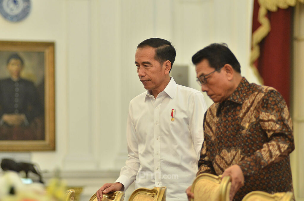 Beri Dampak Negatif, Airlangga Sarankan Jokowi Geser Moeldoko ke Pos Lain