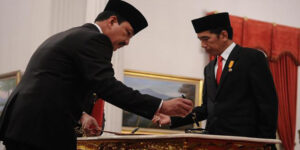 Siapa Lebih Berpeluang Jadi Ketum PDIP, Jokowi Atau Budi Gunawan?