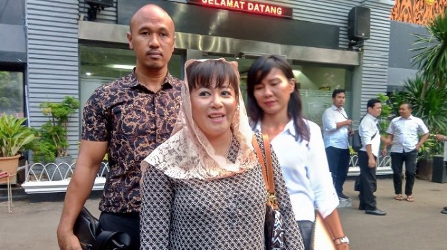 Jokowi Tak Komentari Wafatnya Tengku Zulkarnain, Dewi Tanjung: Emang Dia Siapa? Cuma Ustadz Gadungan!