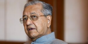 Langgar Prokes Saat Acara Amal, Mahathir Mohamad Minta Maaf dan Siap Dihukum
