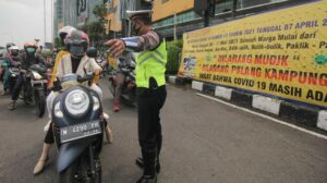 Bobrok! Warga Dilarang Mudik Lebaran, Bule Bebas Berkeliaran Saat Karantina