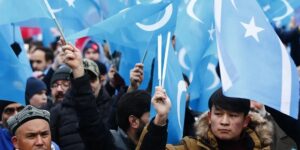 China Terapkan Sistem Kerja Paksa Bagi Muslim Uighur di Pabrik Panel Surya Xinjiang