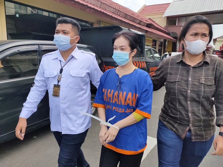 Perempuan Cantik di Surabaya Ini Perdaya Korbannya Hingga Raup Rp.48 Miliar