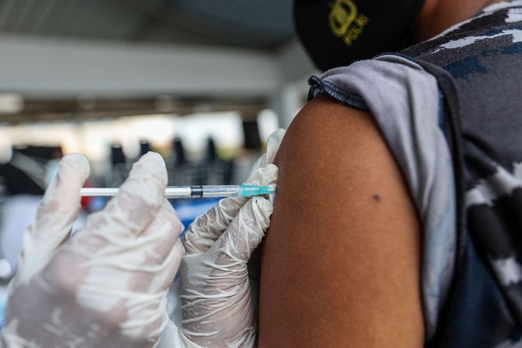 Warga Buaran Meninggal Usai Disuntik Vaksin Astrazeneca, Keluarga: Tak Ada Penyakit Bawaan