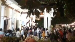 Viral! Kerumunan di Pesta Ulang Tahun Gubernur Khofifah, Pemprov Jatim: Sudah Sesuai Prokes