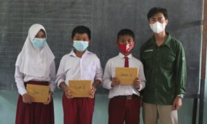 Pojok Membaca, Cara Mahasiswa KKN UNM Dukung Gerakan Literasi Nasional di Desa Tamansuruh