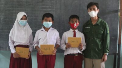 Pojok Membaca, Cara Mahasiswa KKN UNM Dukung Gerakan Literasi Nasional di Desa Tamansuruh