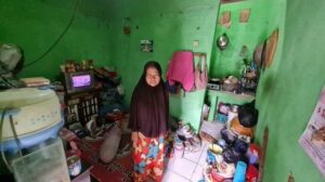 Miris! Emak Fitriani Hidup Miskin Sebatang Kara di Jagakarsa, Suami Meninggal Anak Kabur