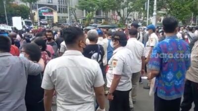 Vaksinasi di Kantor Ganjar Picu Kerumunan, DPRD Jateng: Gubernur Jangan Seperti Rambo!