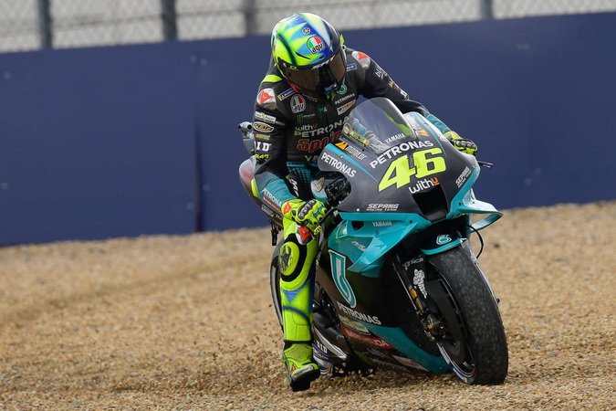 Valentino Rossi Emosi Disebut Bakal Pensiun Di Pertengahan MotoGP 2021