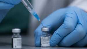 Arab Saudi dan Uni Eropa Larang Masuk Wisatawan Yang Disuntik Vaksin Dari China