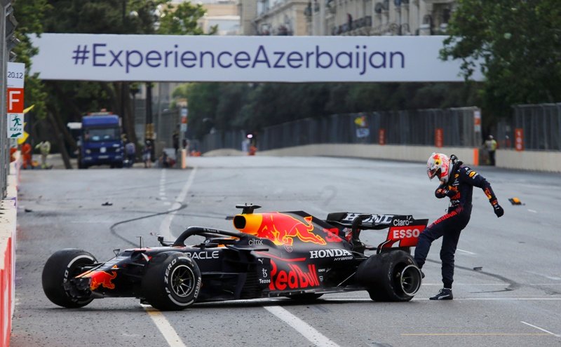 Frustasi Gagal Finish di GP Azerbaijan 2021, Verstappen: Saya Benci Balapan F1