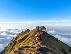 Viral! Dalam 3 Hari, Bule Prancis Ini Sukses Angkut 1,6 Ton Sampah Dari Gunung Rinjani