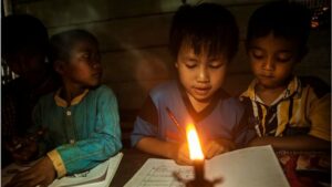 Miris! Setengah Juta Rumah Tangga di Indonesia Masih Hidup Tanpa Listrik