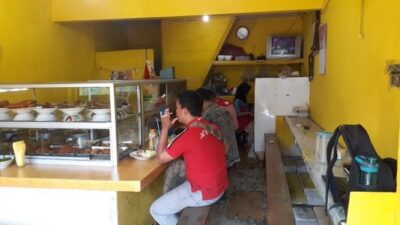 Soroti Aturan Makan 20 Menit, Epidemiolog Griffith University: 5 Menit Saja Varian Delta Sudah Menular