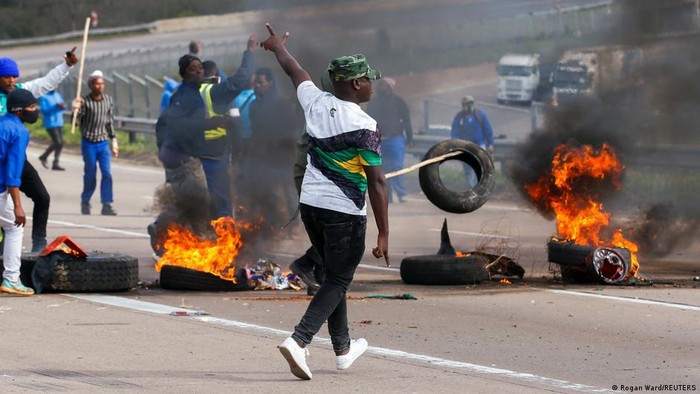 Afrika Selatan Diguncang Kerusuhan Berdarah, Gedung-Gedung Dibakar 72 Orang Tewas
