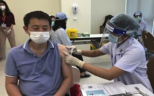 Kacau Balau Vaksinasi COVID-19 di Luar DKI Jakarta, Kapan Terbentuk Herd Immunity?