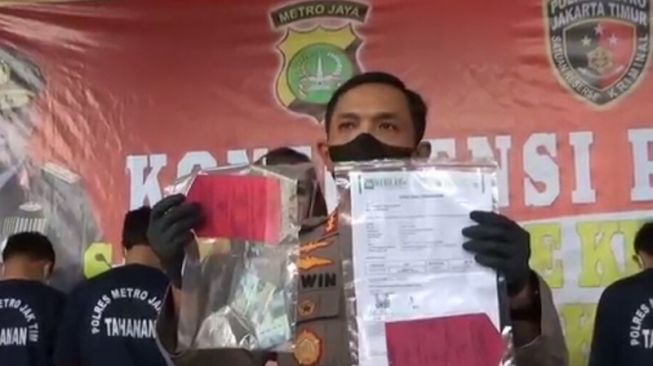 Ini Cara Komplotan Beraksi Jual Surat Keterangan PCR Negatif Palsu Rp.600 Ribu di Bandara